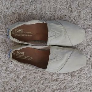 Toms Shoes.